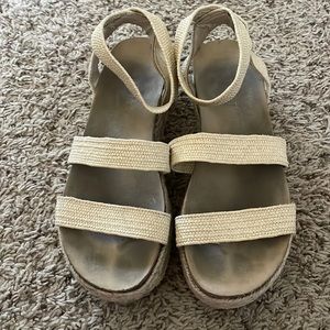 Like new worn three times platform strap sanda